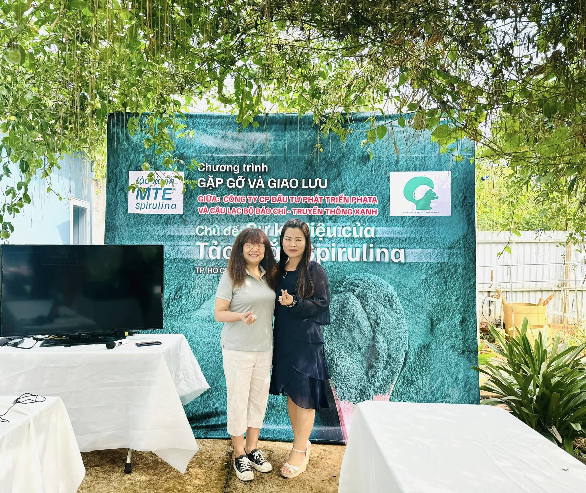 Khách mời tại khu vực trưng bày chương trình MTE Spirulina